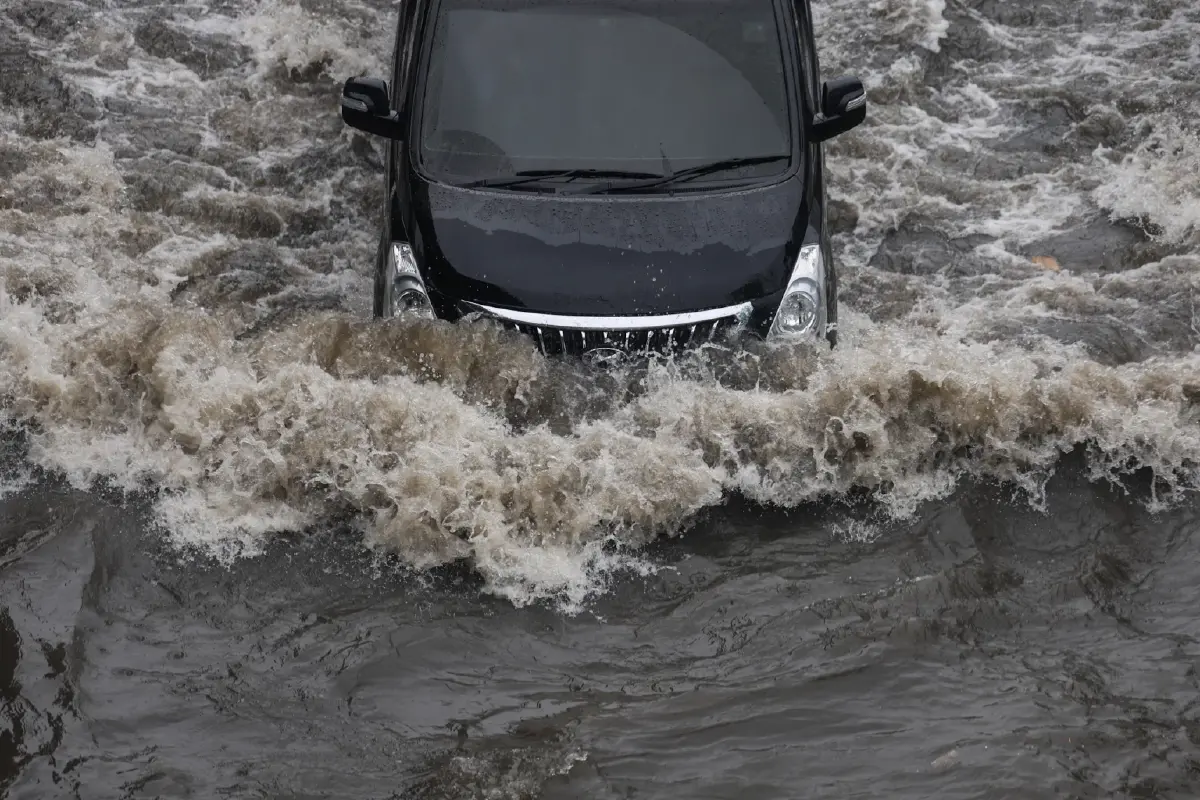 ฝนตกหนัก3วัน 300–400 มม. ท่วมกรุง 50 เขต ทำไมถูกเรียก “มหาอุทกภัย”