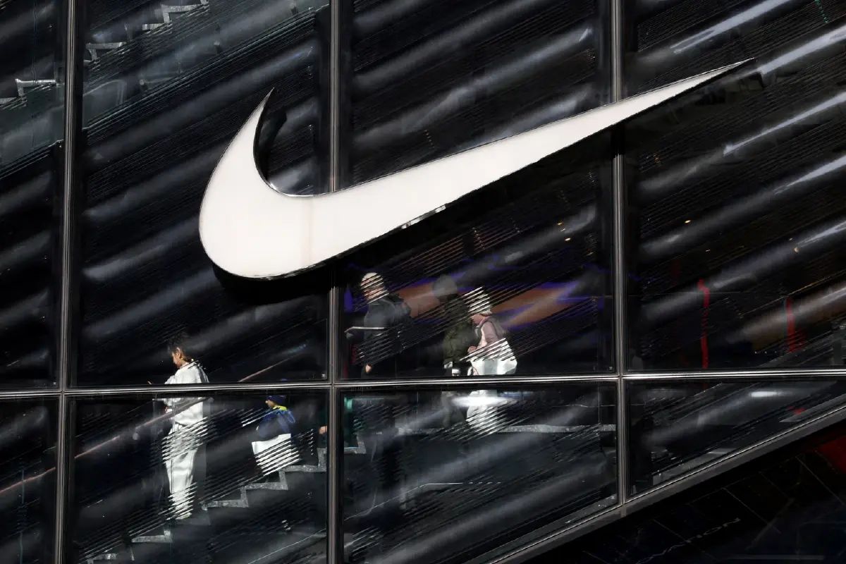 Nike จากยักษ์ไร้พ่ายสู่ทางตัน หุ้นดิ่ง 78% เงินหายแสนล้านดอลลาร์