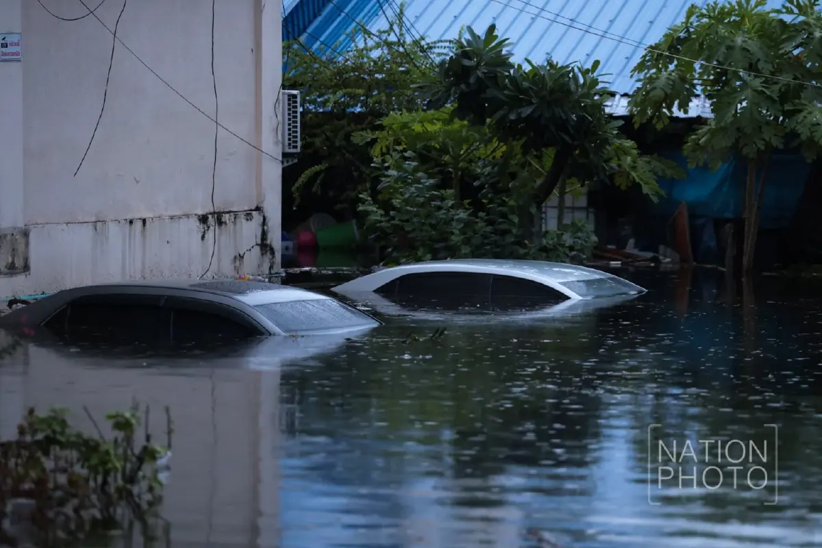 แฟลตคลองจั่น ทำไมท่วมหนัก? เปิดตำนานเคหะ 50 ปี เมื่อเมืองโตเร็วกว่าระบบระบายน้ำ