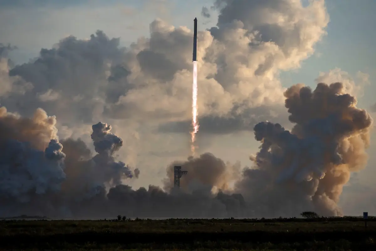 SpaceX ส่ง Starship สู่วงโคจรครั้งแรก ปล่อย Starlink 26 ดวง