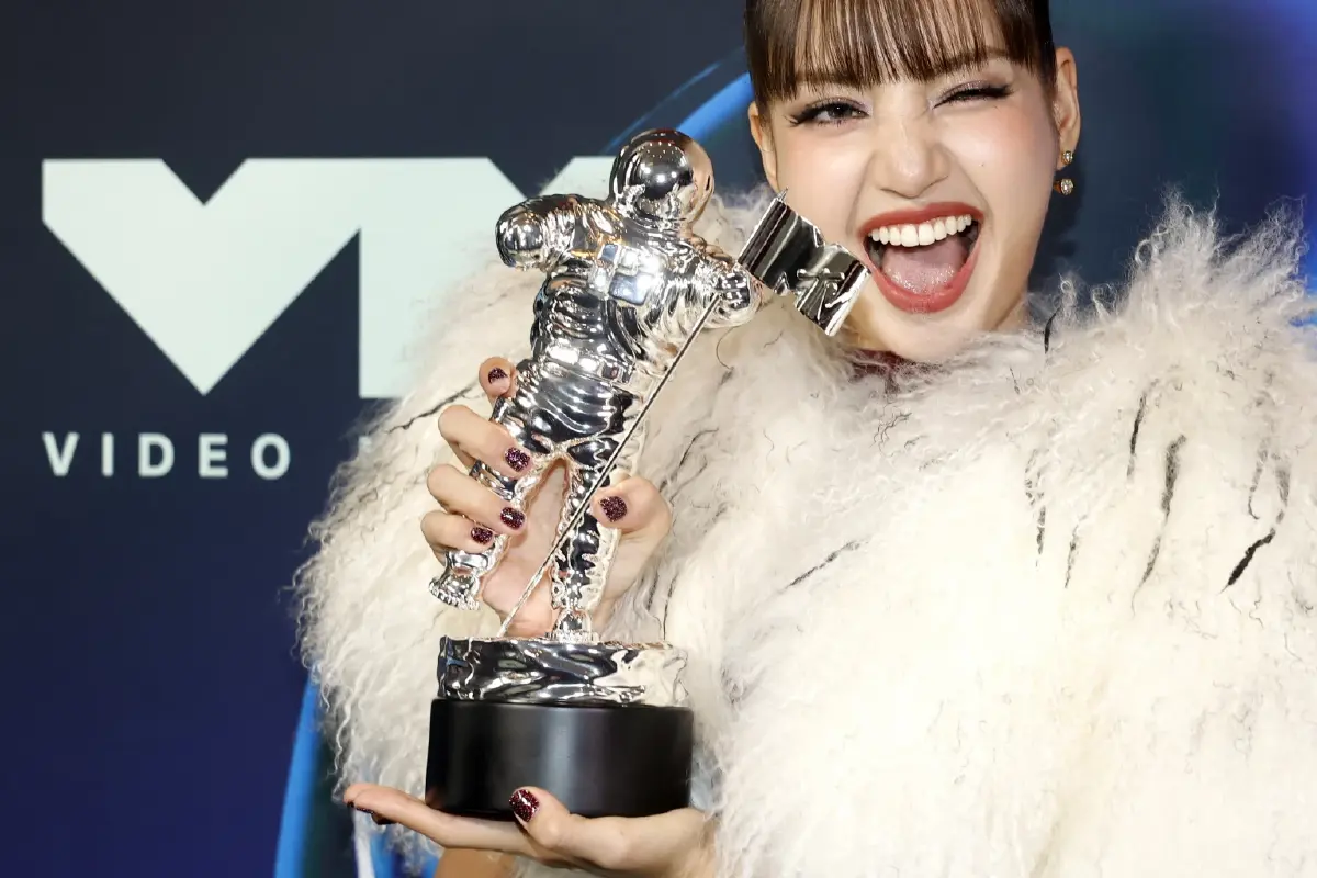 ลิซ่า ปังไม่หยุด! คว้ารางวัล Best Pop บนเวทีระดับโลก MTV VMAs 2026