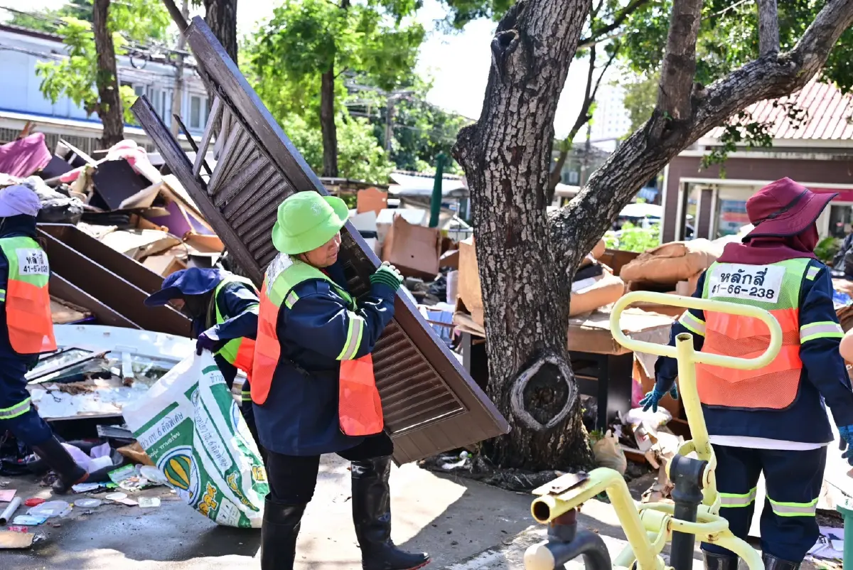 น้ำลดไม่จบ! กทม. ระดมกำลัง Big Cleaning เคลียร์ขยะ–รถขวางถนนทั่วกรุง