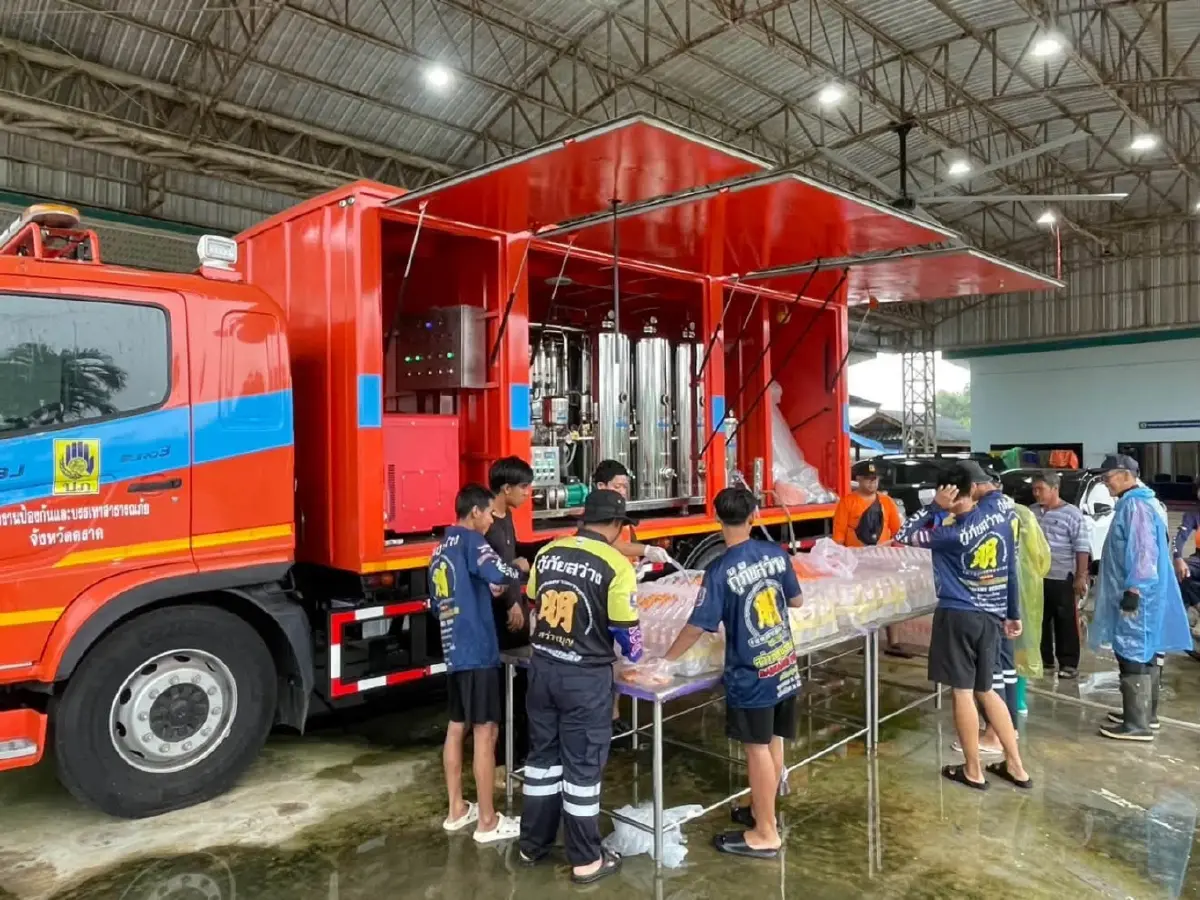 ปภ.ช่วยน้ำท่วม  ส่งเรือ รถ และเครื่องสูบน้ำ กระจายกำลัง 6 จังหวัด–กทม.