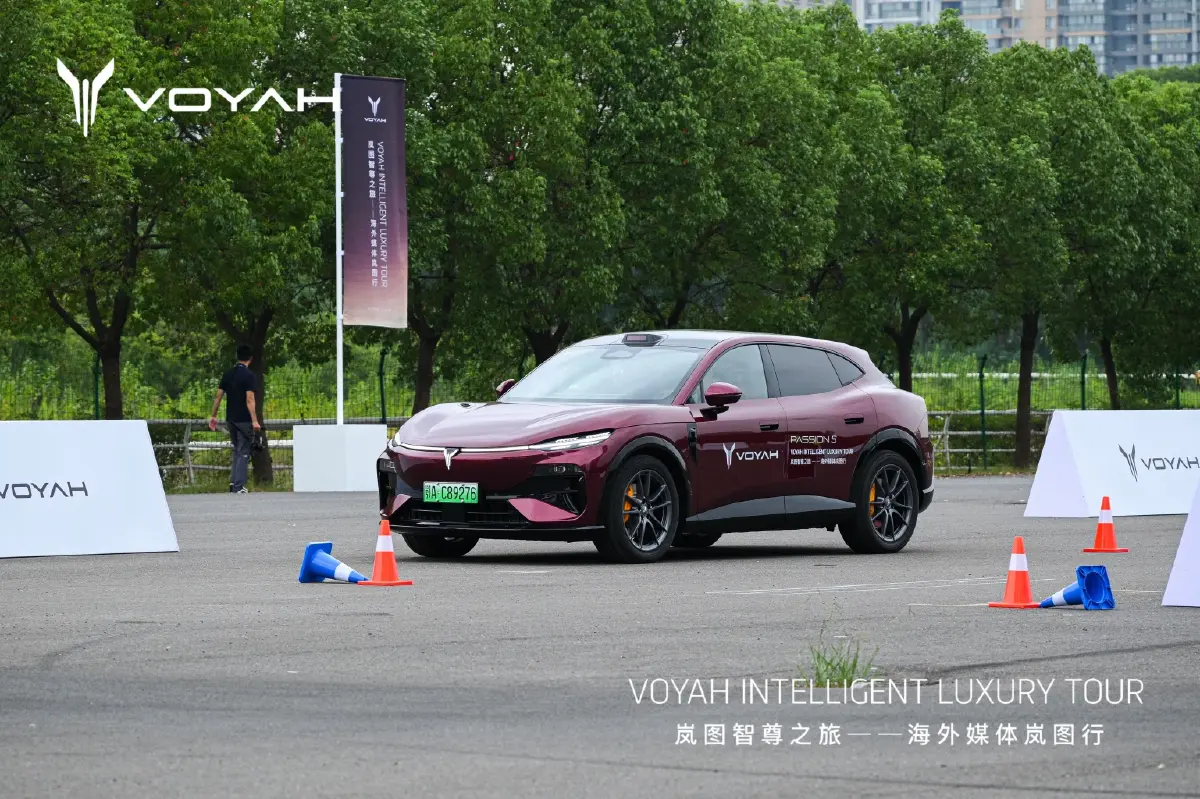 เตรียมบุกไทย ! VOYAH DREAM 9 MPV สุดหรู วิ่ง 701 กม. เริ่ม 2.08 ล้าน