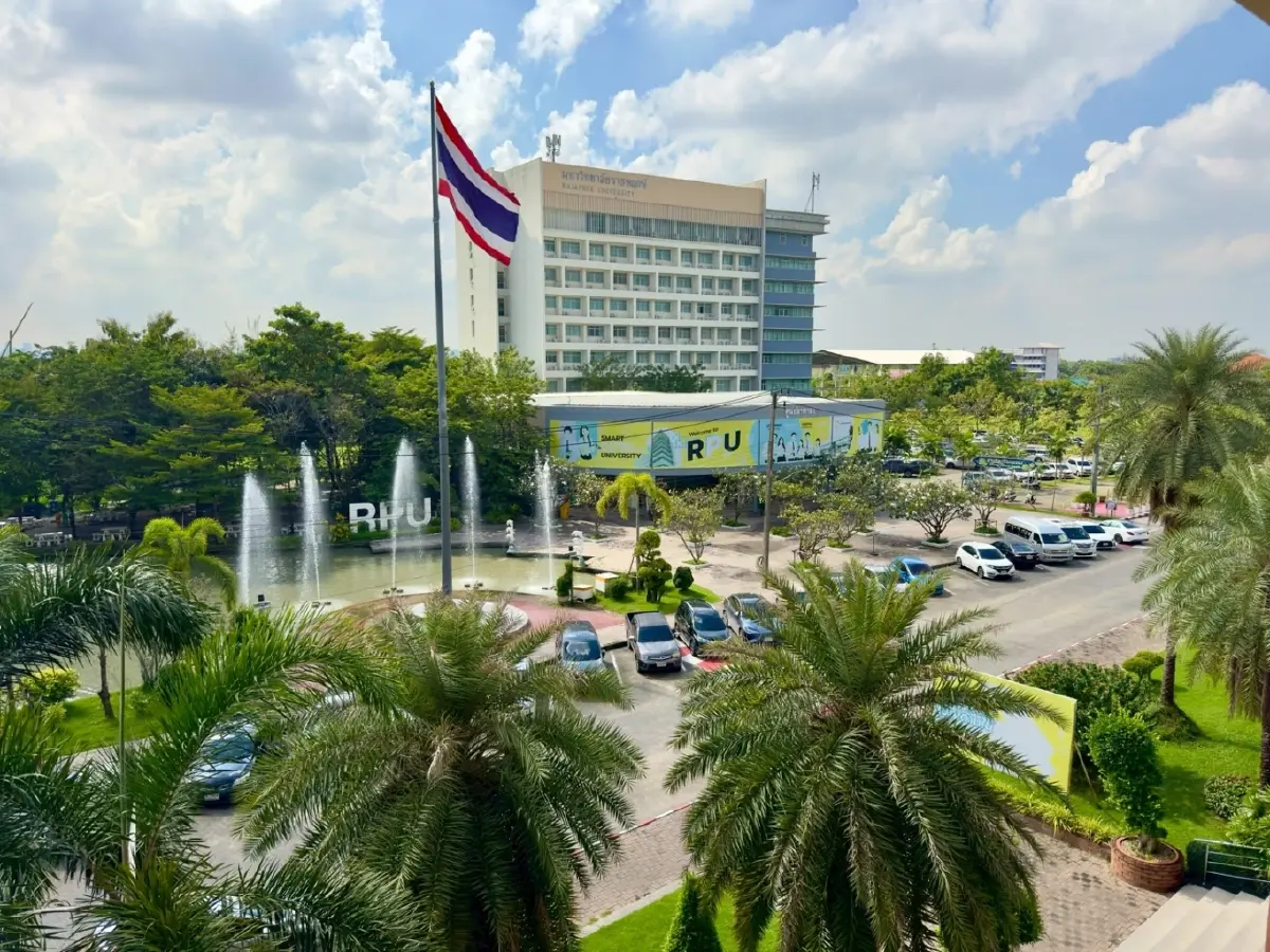 มหาวิทยาลัยราชพฤกษ์ ติดตั้ง Solar Rooftop เดินหน้าสู่ Green University ร่วมลดก๊าซเรือนกระจก