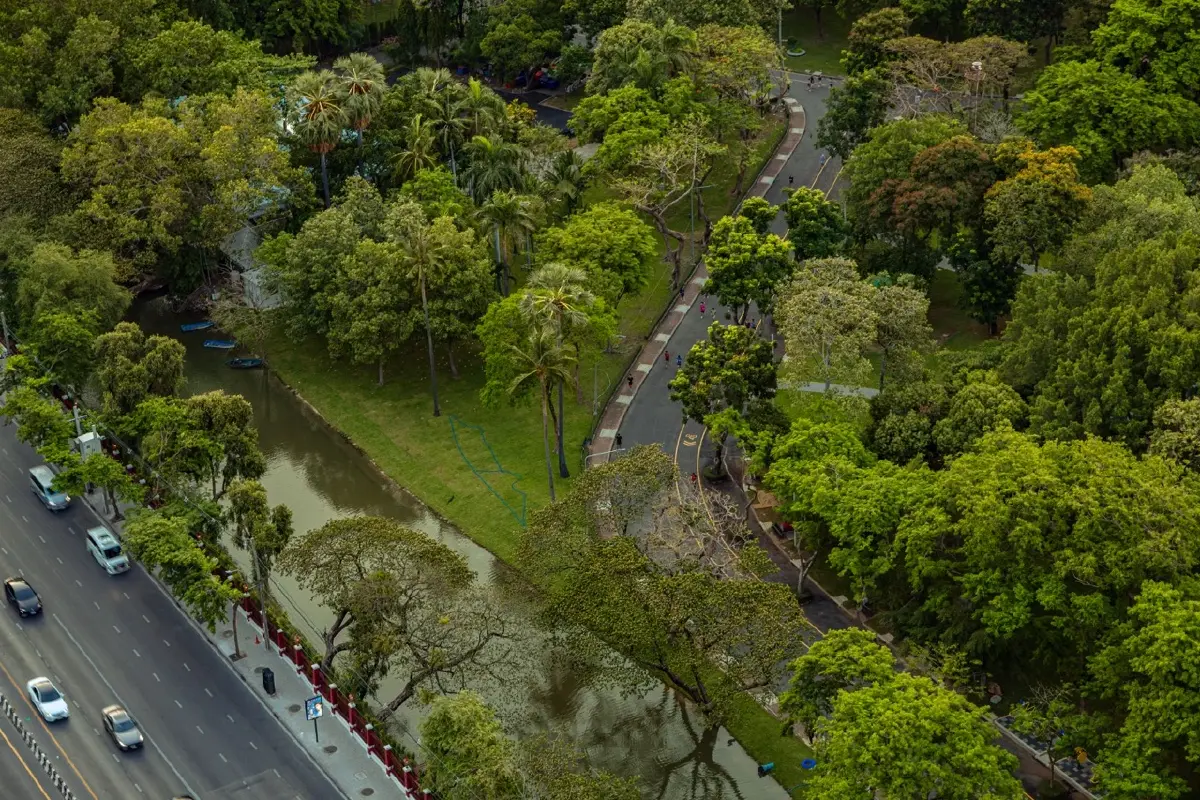 เจาะศักยภาพ “ถนนวิทยุ” ผ่าน “Green Mile” สะพานเขียวเชื่อมสองสวนใหญ่กรุงเทพฯ