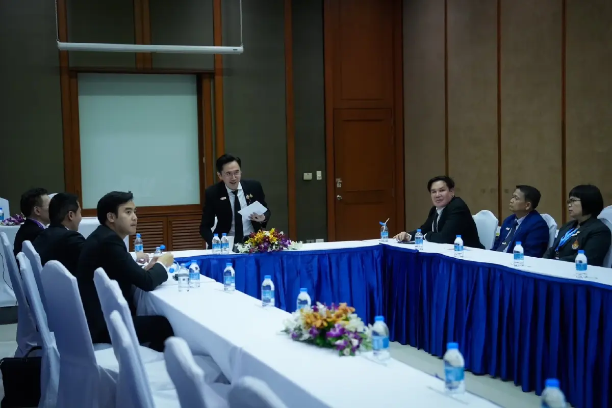 ยศชนัน  เล็งลดค่าเทอม–ช่วยค่าย้ายหอ นศ.อุเทนถวาย หลังต้องเปลี่ยนที่เรียน