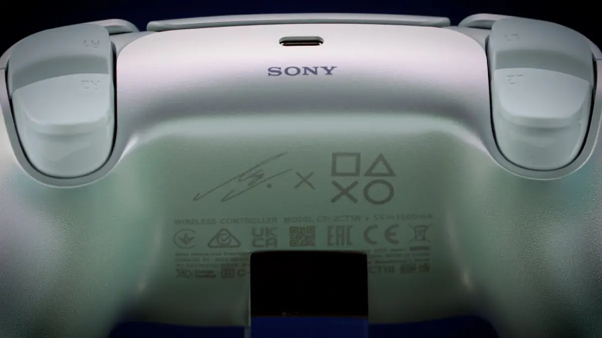 PS5 จับมือ Lisa เปิดตัวจอย DualSense รุ่นพิเศษ Chroma Pearl