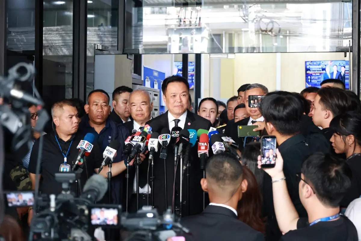 นายกฯ แถลง ปปง. สั่งยึดอายัดทรัพย์ทุจริตสอบท้องถิ่น 320 ล้านบาท