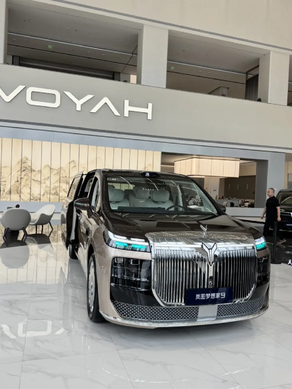 เตรียมบุกไทย ! VOYAH DREAM 9 MPV สุดหรู วิ่ง 701 กม. เริ่ม 2.08 ล้าน