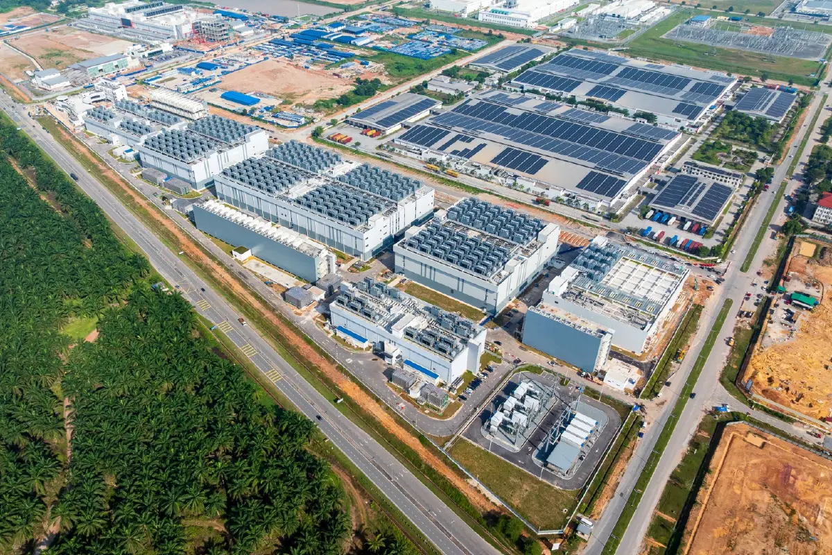 Sedenak Tech Park (STeP) ซึ่งเป็นส่วนหนึ่งของ Ibrahim Technopolis (iBTEC) ในเมือง Kulai รัฐยะโฮร์ ประเทศมาเลเซีย ซึ่งเป็นศูนย์กลางระดับภูมิภาคที่สำคัญสำหรับศูนย์ข้อมูลระดับไฮเปอร์สเกล (ภาพ starproperty.my)