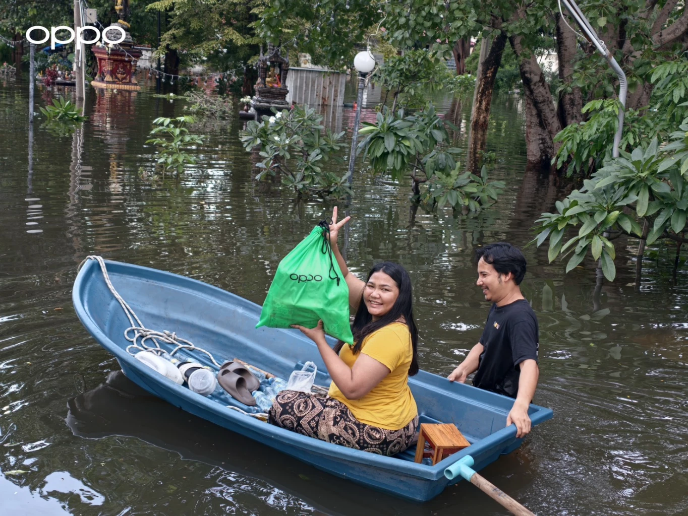 OPPO ลงพื้นที่มอบสิ่งของจำเป็นกว่า 150 ชุด เคียงข้างชุมชนแฟลตคลองจั่นฝ่าวิกฤตน้ำท่วม
