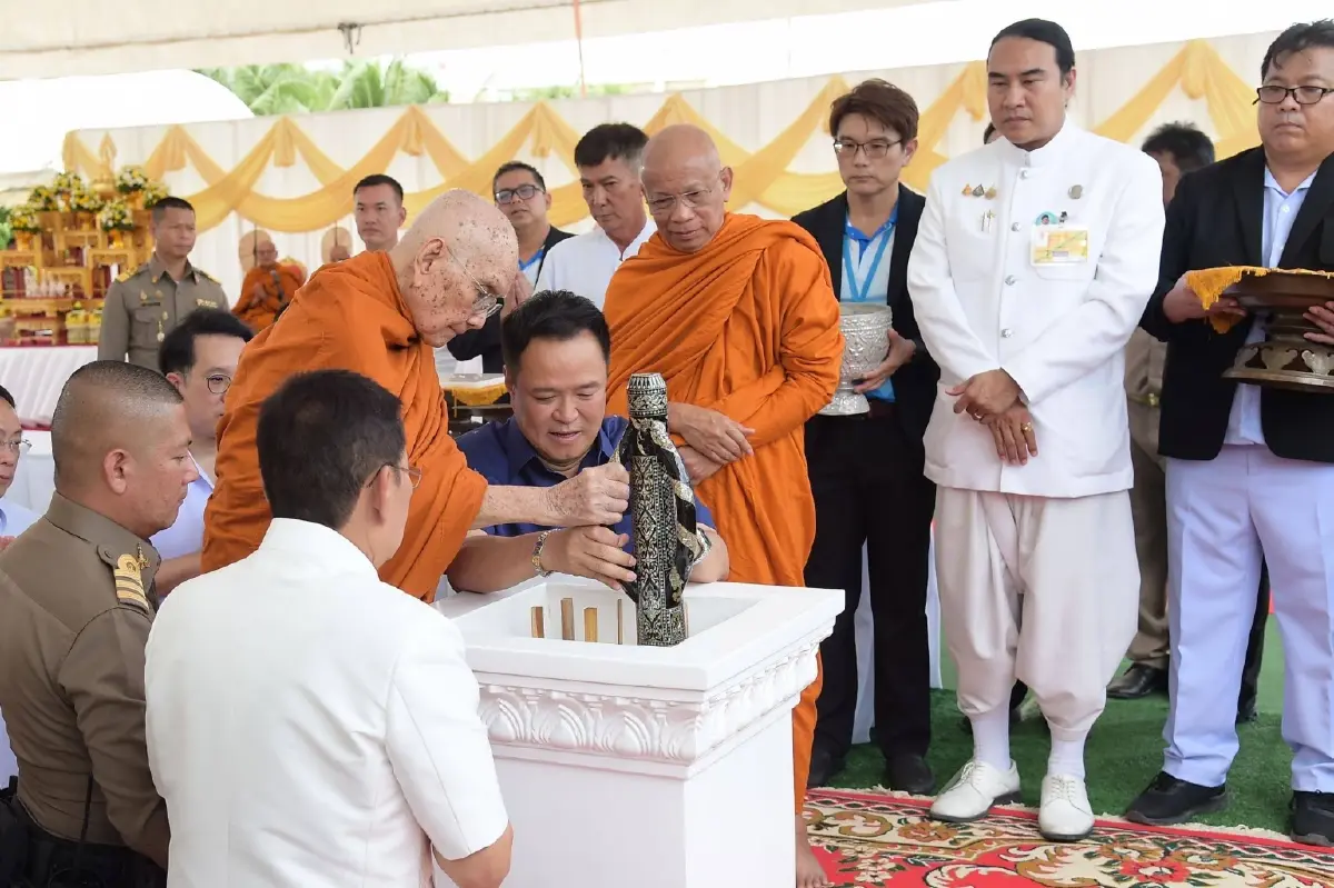 สมเด็จพระสังฆราชฯ ทรงวางศิลาฤกษ์ 2 อาคาร รพ.ราชบุรี  ยกระดับบริการสุขภาพ
