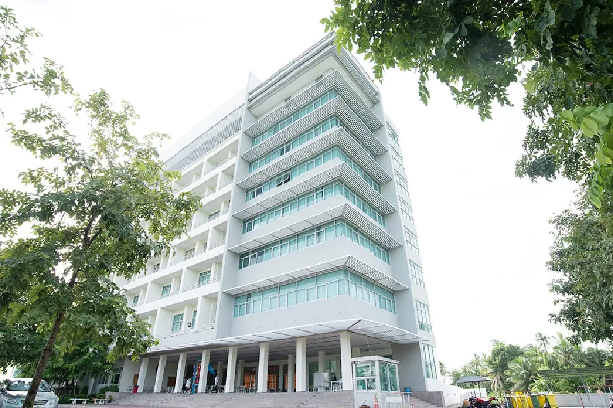 มหาวิทยาลัยราชพฤกษ์ ติดตั้ง Solar Rooftop เดินหน้าสู่ Green University ร่วมลดก๊าซเรือนกระจก
