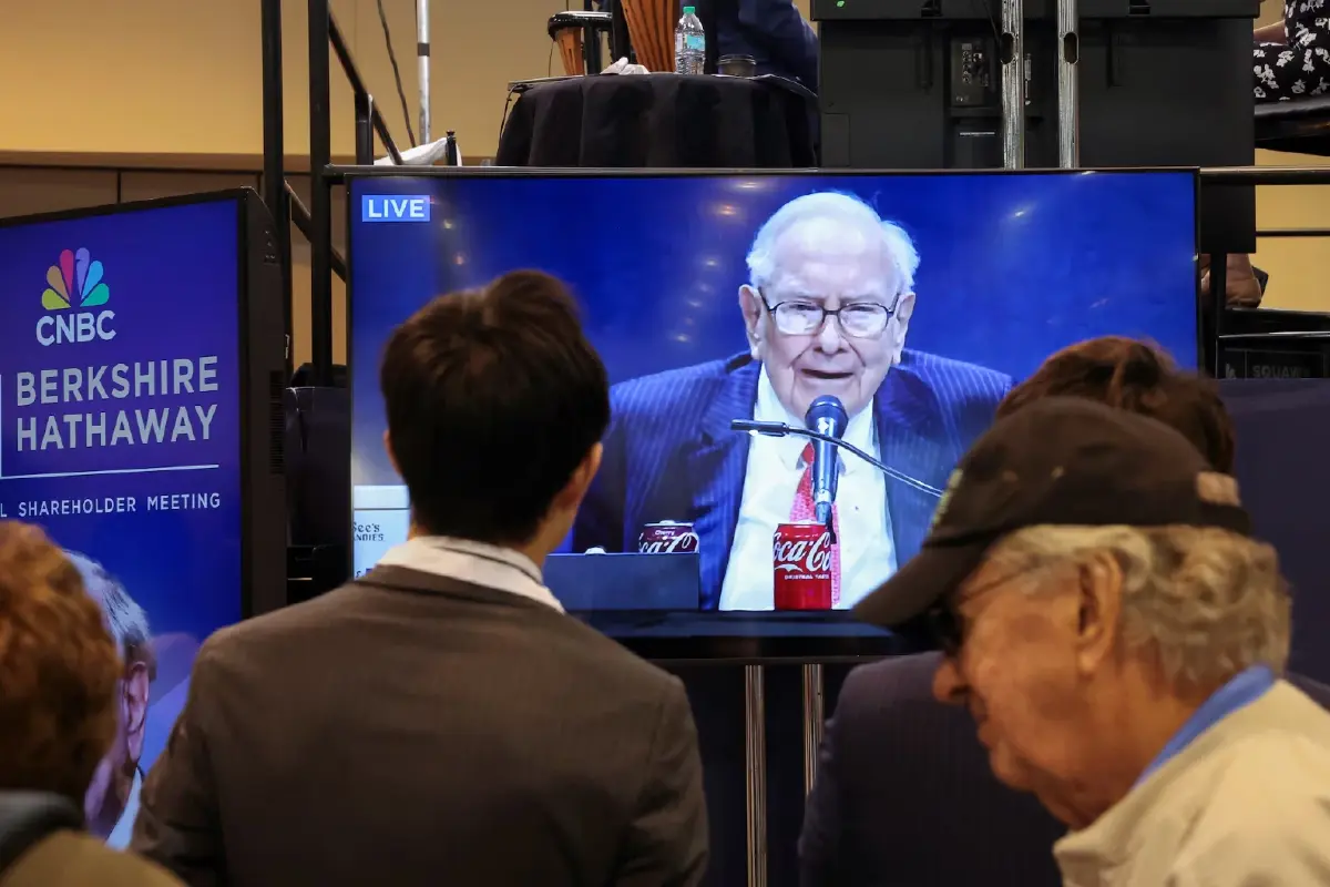 Buffett วางมือประธาน Berkshire ปิดตำนาน 60 ปี ลูกชายสานธุรกิจต่อ