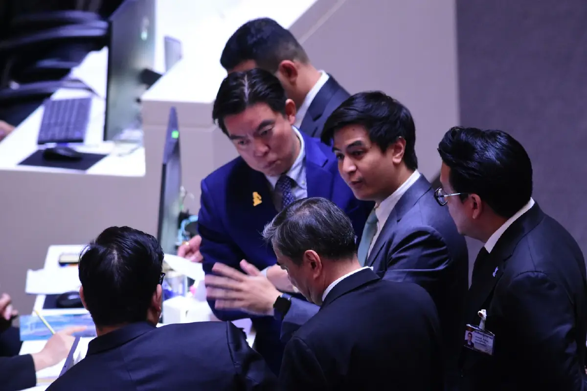 ณัฐพงษ์–อภิสิทธิ์จี้รัฐบาลแก้น้ำท่วม ปลดล็อกเยียวยา รื้อระบบรับมือใหม่