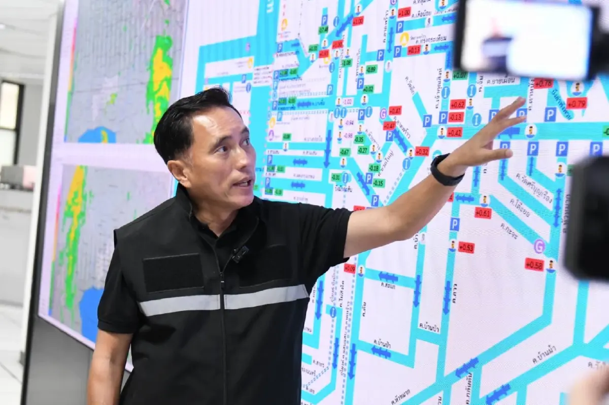 กทม. เร่งระบายน้ำคลองแสนแสบลงเจ้าพระยา พร้อมย้ายรถค้างถนนคืนการจราจร