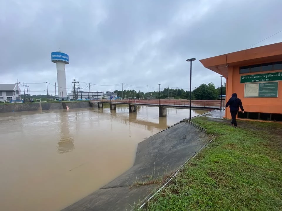 กรมชลฯ เร่งระบายน้ำภาคตะวันออก หลังฝนสะสมสูง 300 - 500 มม. ลดผลกระทบประชาชน