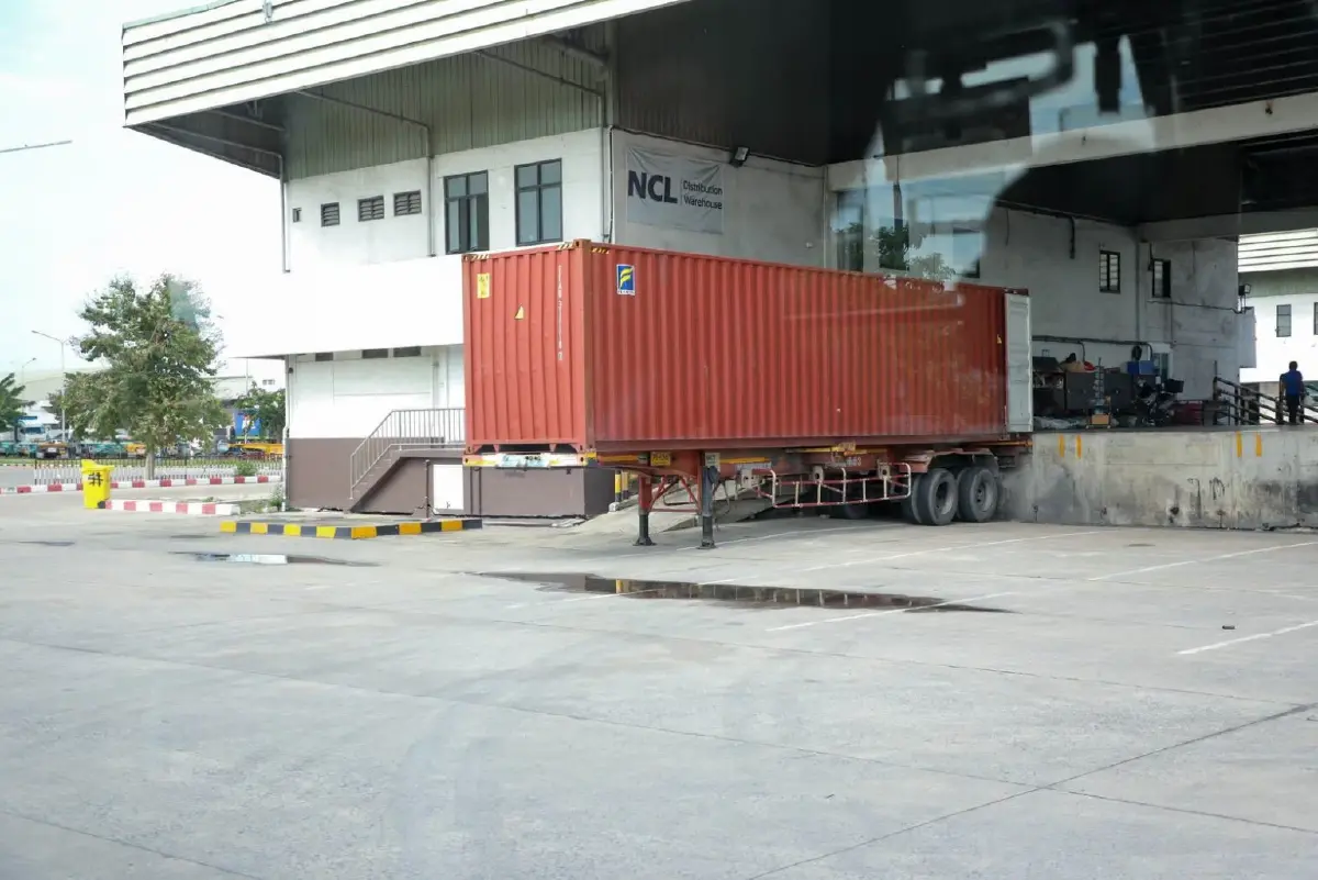 'พิพัฒน์' สั่ง คมนาคมเร่งแก้คอขวด ICD ลาดกระบัง เร่งสร้าง Ramp เชื่อม M7