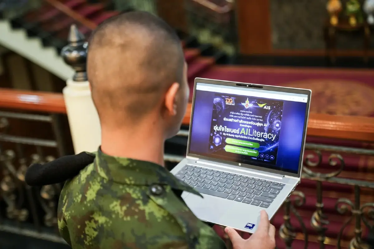 กลาโหม AIS DGA ผนึกกำลังยกระดับ “กำลังพลดิจิทัล” สู่ยุค AI วางรากฐาน Digital Defense  เสริมทักษะปัญญาประดิษฐ์ ภูมิคุ้มกันภัยไซเบอร์ พร้อมรับภัยคุกคามรูปแบบใหม่