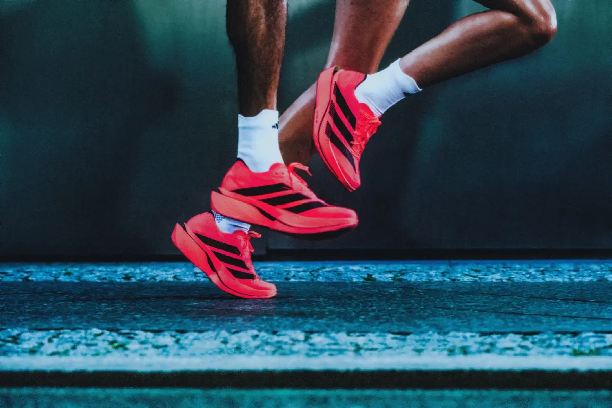Adizero Adios Pro 5 ต่อยอดเทคโนโลยี Pro Evo 3 เบาลง 12.5% ลุยสนามแข่ง