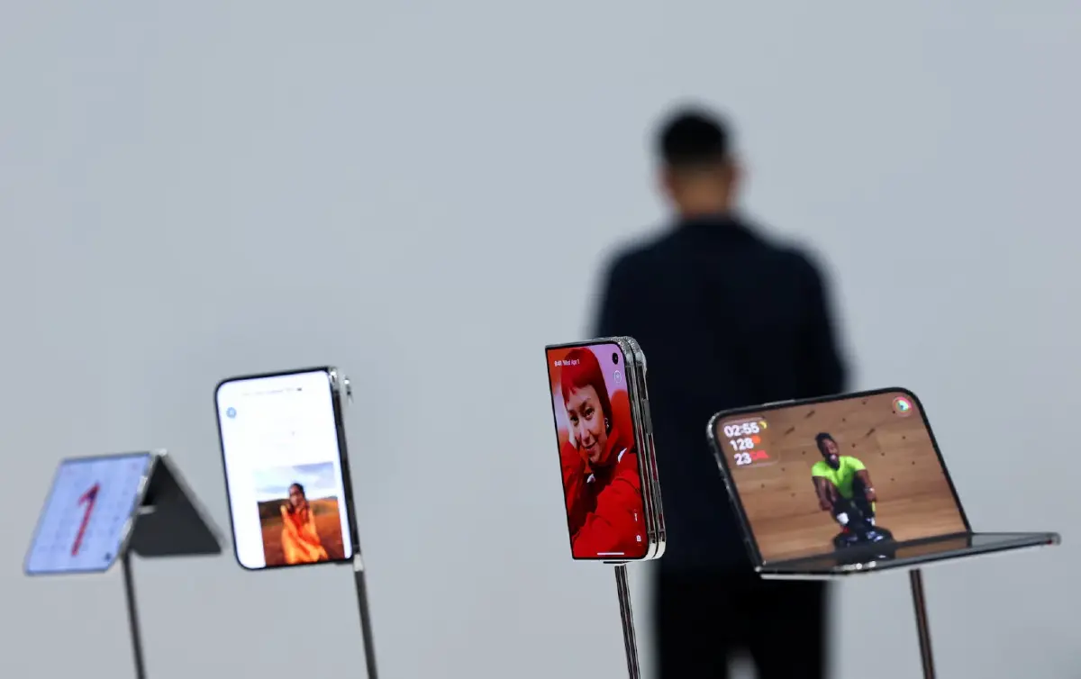 Apple ร่วมสงครามจอพับ เปิดตัว iPhone Duo ราคา 1,999 ดอลลาร์