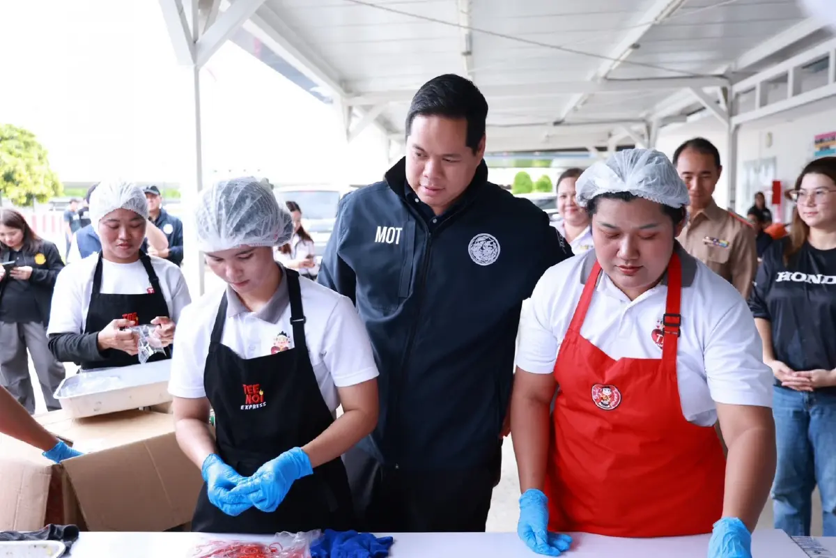 “สรรเพชญ” ลงพื้นที่ ช่วยผู้ประสบภัยแฟลตคลองจั่น บางกะปิ