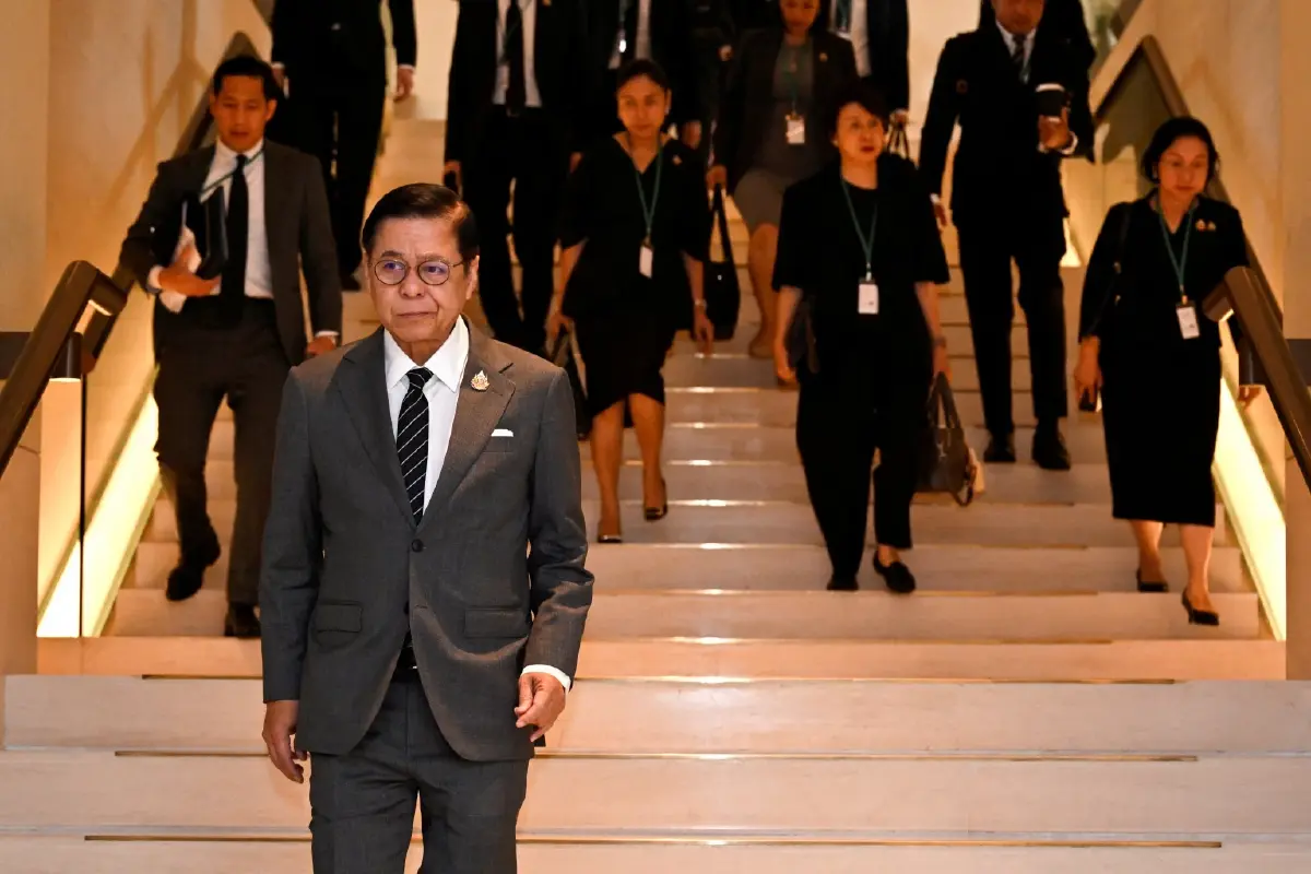 สีหศักดิ์ พวงเกตุแก้ว รองนายกรัฐมนตรีและรัฐมนตรีว่าการกระทรวงการต่างประเทศ ในฐานะหัวหน้าคณะเจรจาฝ่ายไทย