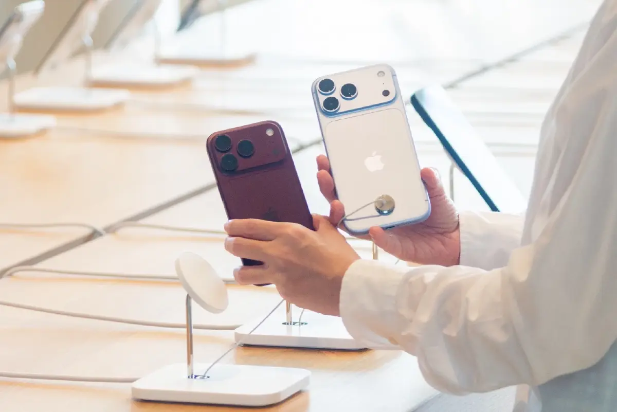 Apple Store ICONSIAM คึกคัก ลูกค้าต่อคิวรับ iPhone 18 วันแรก