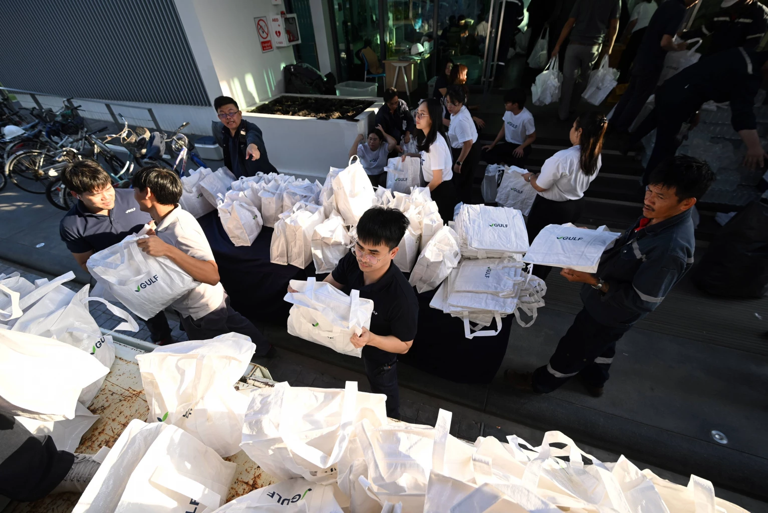 GULF ระดมทีม ‘กัลฟ์อาสา’ ช่วยเหลือผู้ประสบภัยน้ำท่วมพื้นที่กรุงเทพมหานคร