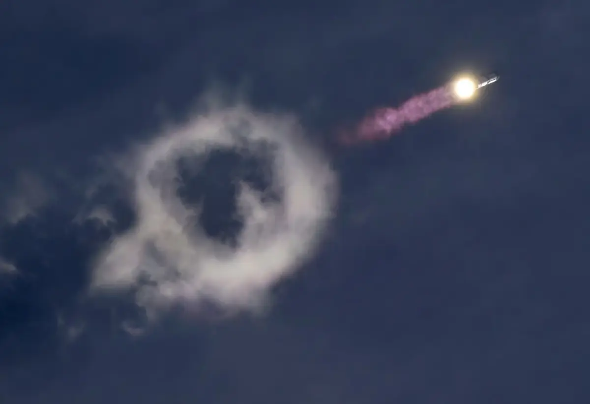 SpaceX ส่ง Starship สู่วงโคจรครั้งแรก ปล่อย Starlink 26 ดวง