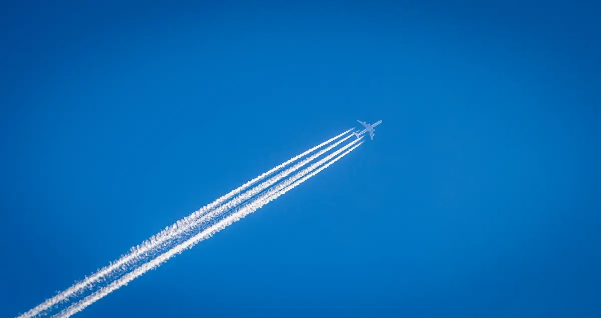 "เมฆหางเครื่องบิน" หรือ Contrails