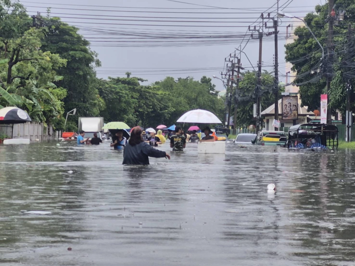 “นิกร” ห่วงประชาชนกลุ่มเปราะบางประสบปัญหาน้ำท่วม มอบ “ผว.กคช.ทวีพงษ์” ช่วย 57 โครงการโดยเร่งด่วน
