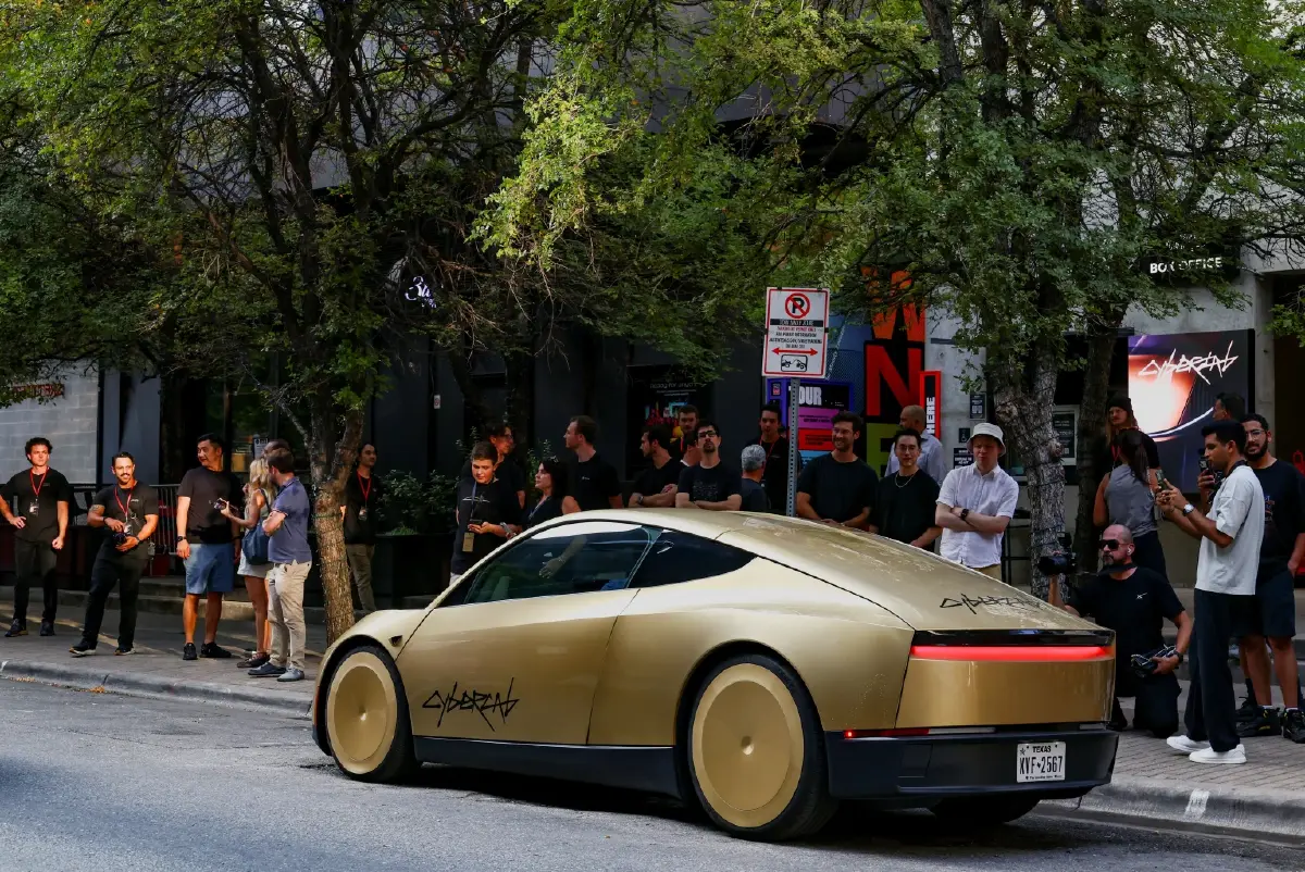 Tesla ส่ง "Cybercab" ไร้พวงมาลัย-ไร้แป้นเหยียบ รับผู้โดยสารจริง
