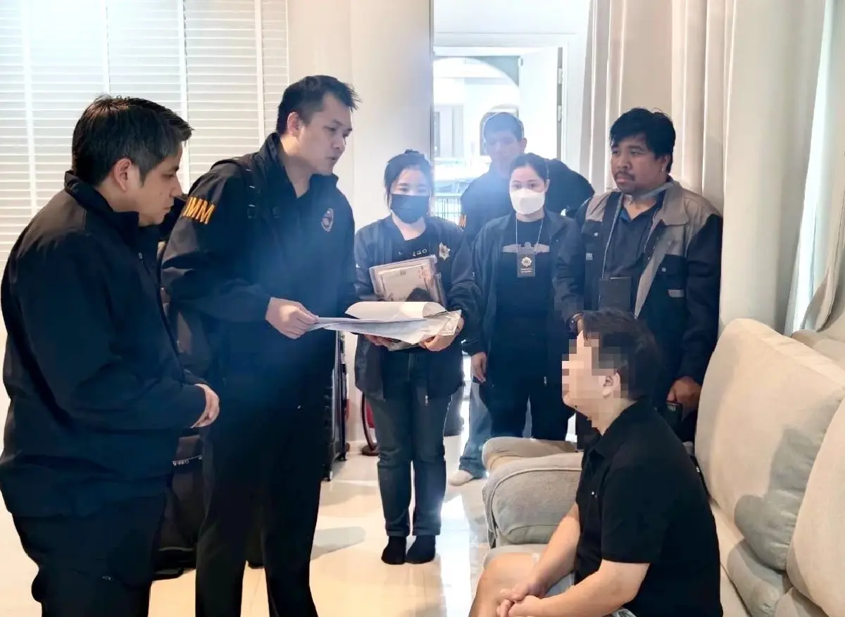 สตม. รวบ 'หัวหน้าแก๊งค้ายาจีน' คาบ้านหรู พบเงินหมุนกว่า 50 ล้านบาท