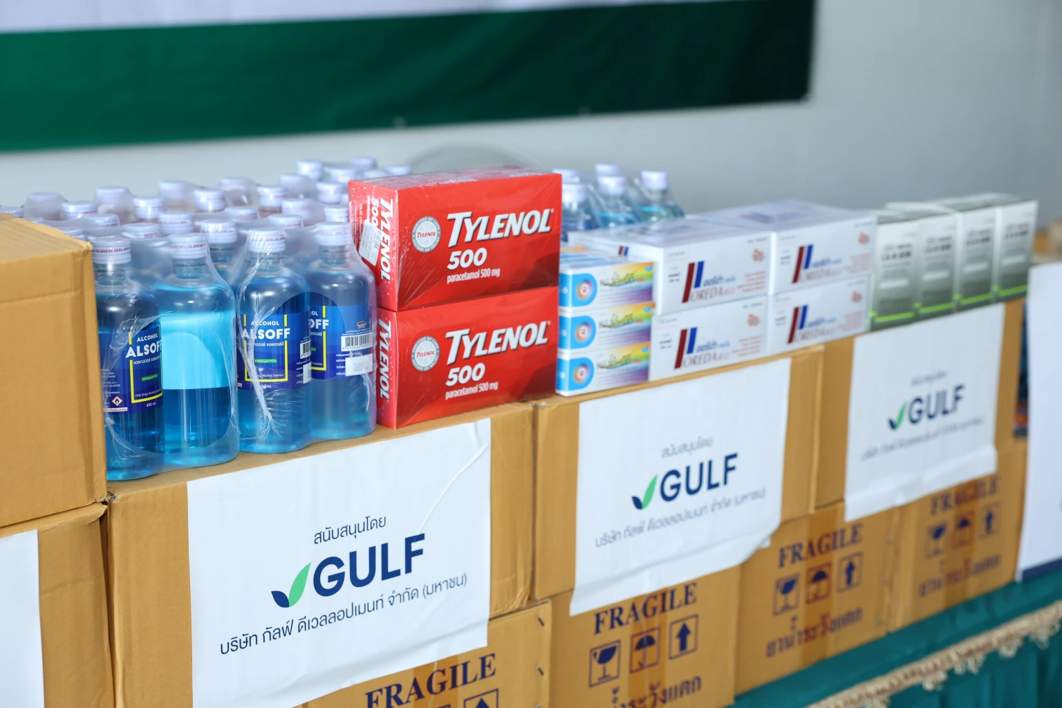 GULF สานต่อ 'GULF Care' มอบอุปกรณ์และยาสามัญ 1 ล้านบาท ฟื้นฟูบ้านเรือนหลังน้ำท่วม กทม.