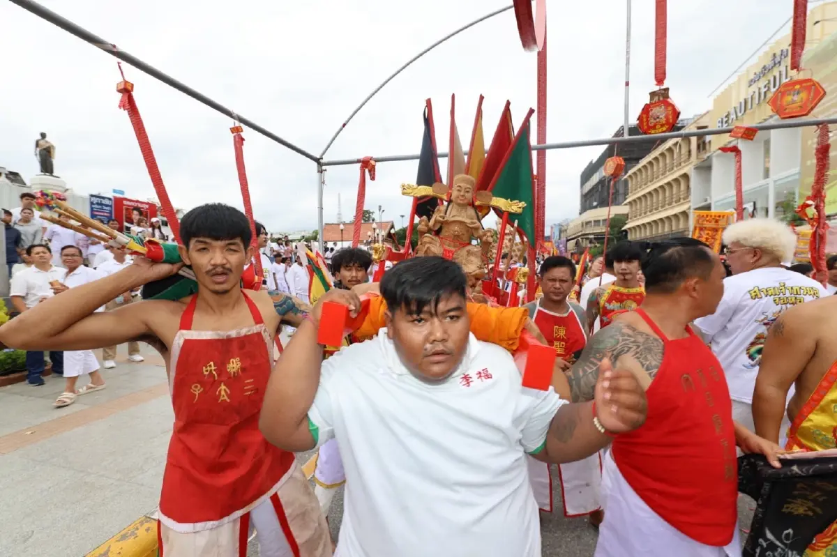 "สุวัจน์" เปิดเทศกาลกินเจโคราชปีที่ 20 สุดยิ่งใหญ่ตลอด 9 วัน
