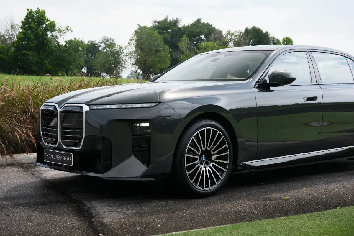 BMW เปิด i7 ใหม่ 6.999 ล้าน แบตอึดวิ่งไกลสุด 727 กม.ต่อชาร์จ