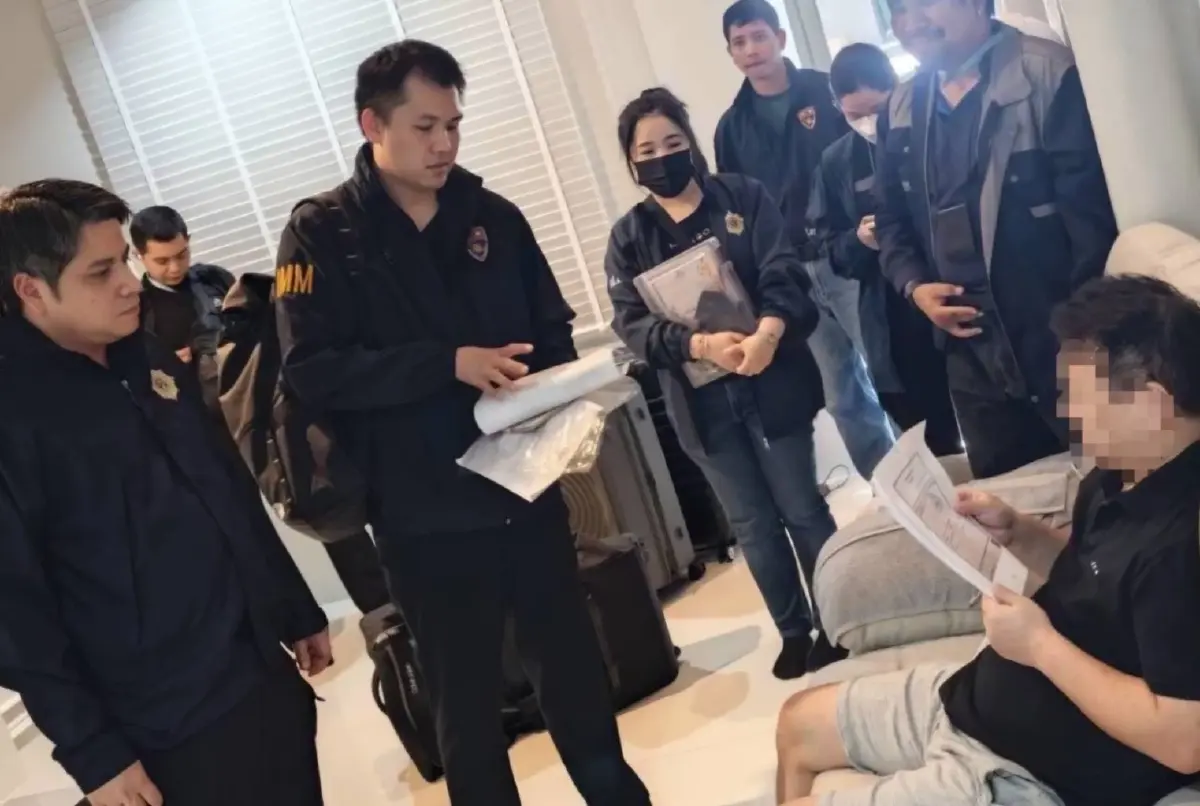 สตม. รวบ 'หัวหน้าแก๊งค้ายาจีน' คาบ้านหรู พบเงินหมุนกว่า 50 ล้านบาท