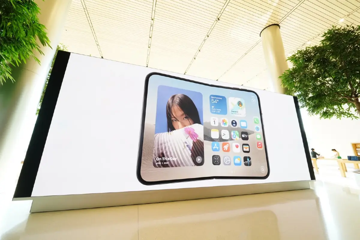 Apple ICONSIAM เปิดขาย iPhone Duo เป็นทางการ ชูจอพับ 7.6 นิ้ว