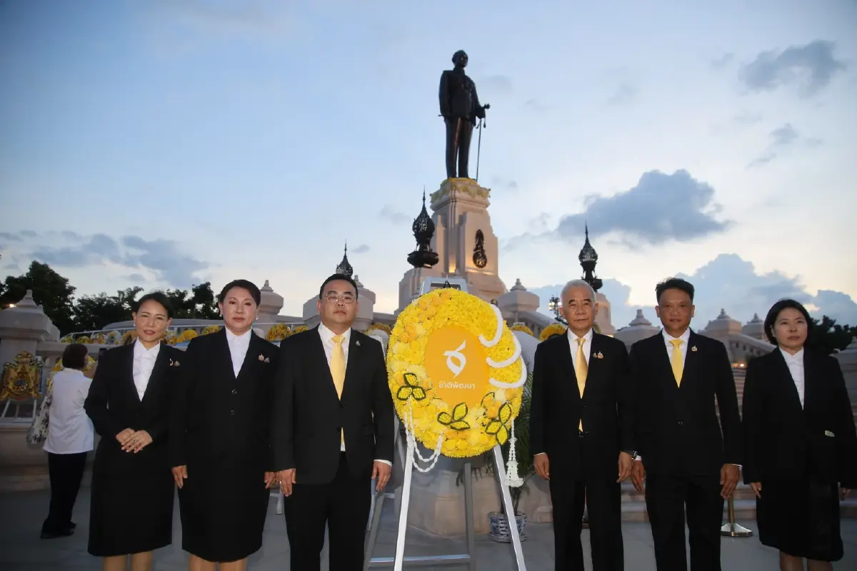 “สุวัจน์”นำพรรคชาติพัฒนา วางพวงมาลา วันนวมินทรมหาราช