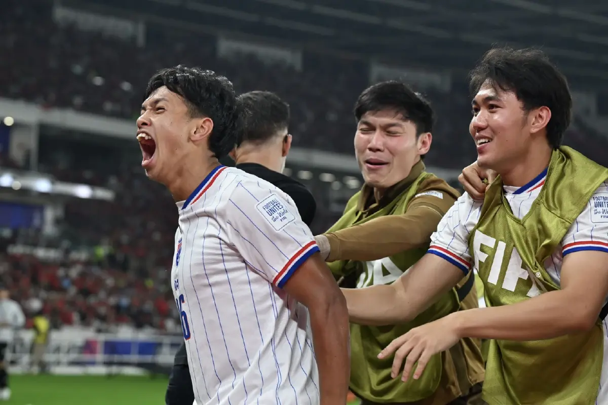 ผลบอล ไทย 10 คนยันเจ๊า 2-2 อินโดนิเซีย ดวลโทษแพ้ ได้รองแชมป์ฟีฟ่า อาเซียน คัพ