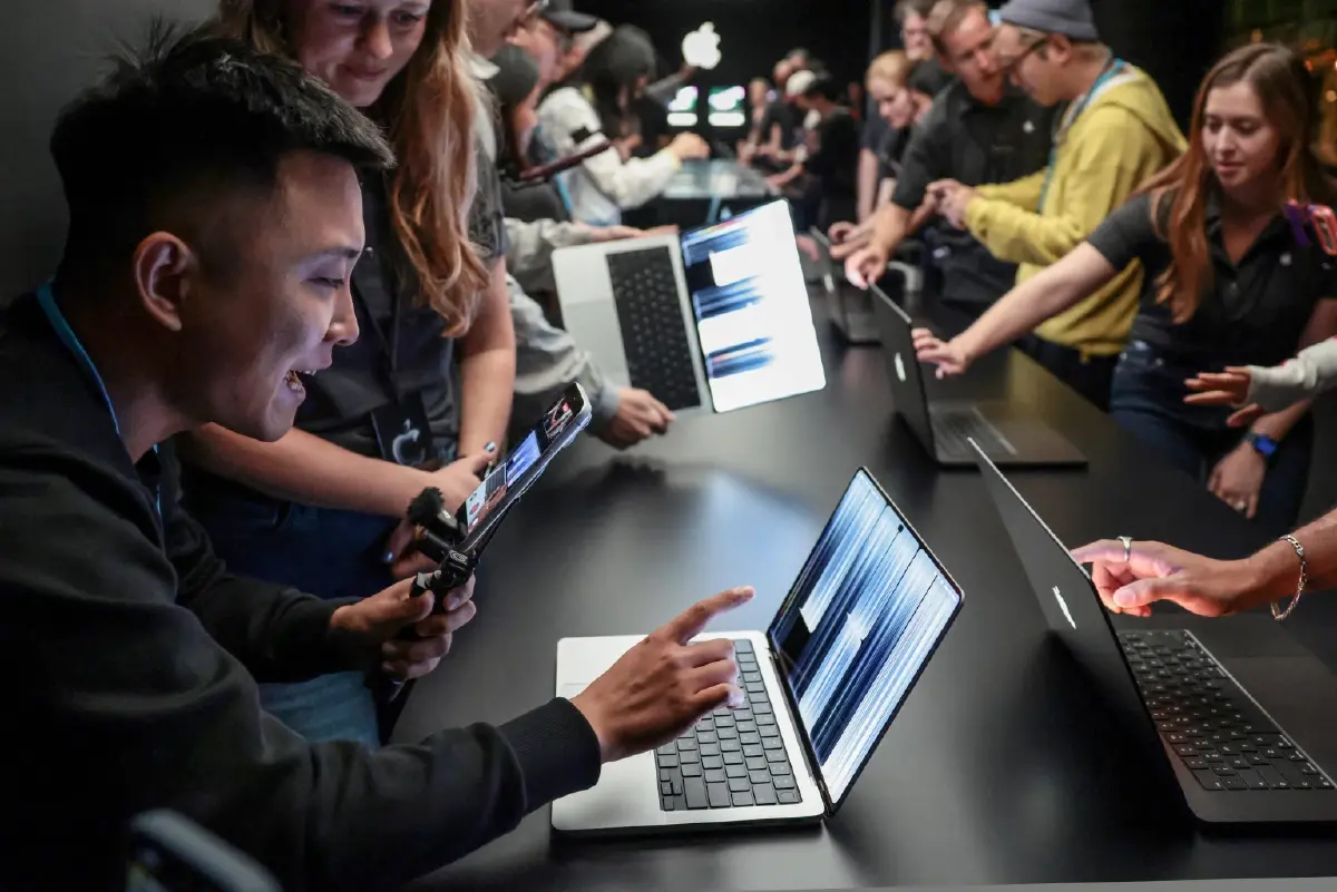 Apple กลืนน้ำลาย เปิดตัว MacBook Pro จอสัมผัส ราคาเริ่มต้นเกือบแสน