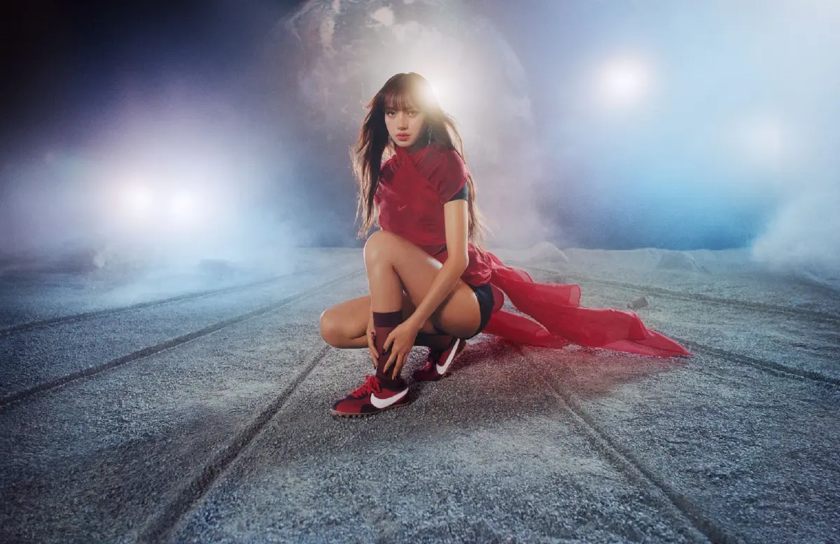 “ลิซ่า” แรงส่งใหม่ Nike ปั้น Moon Shoe สู่เกมการตลาดแฟชั่นระดับโลก