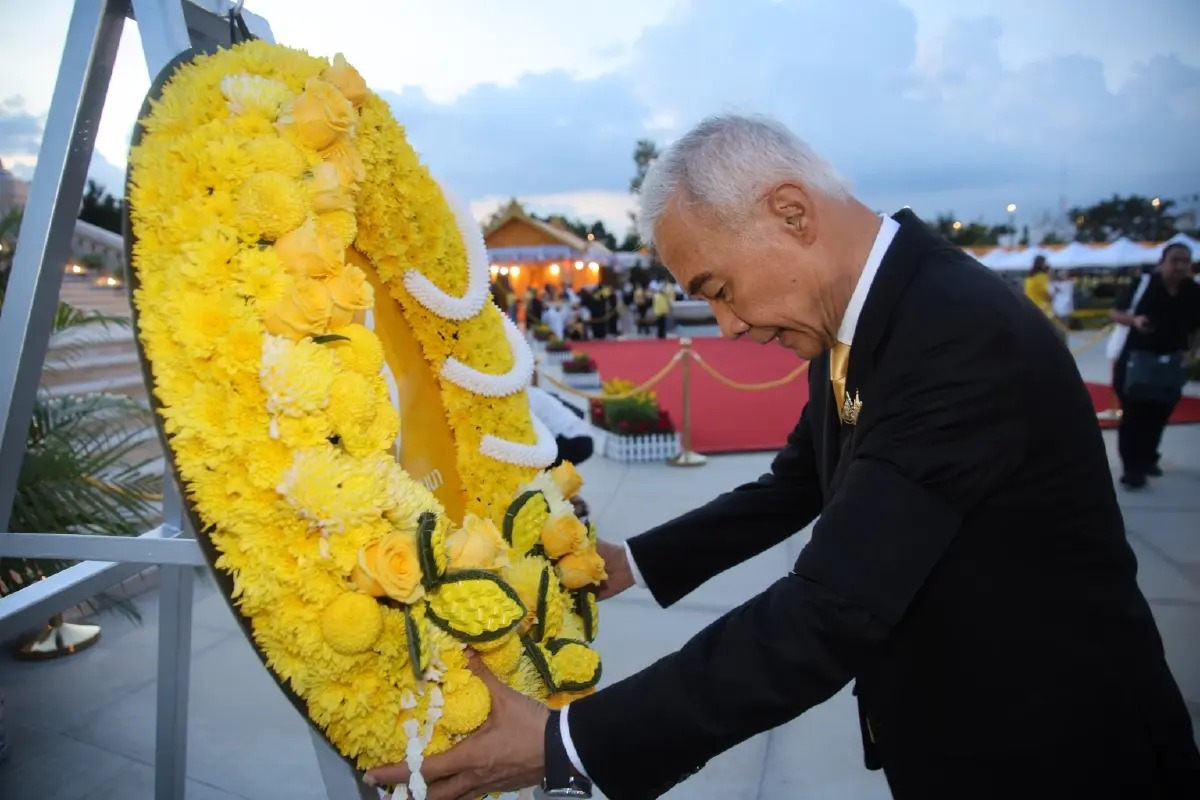 “สุวัจน์”นำพรรคชาติพัฒนา วางพวงมาลา วันนวมินทรมหาราช
