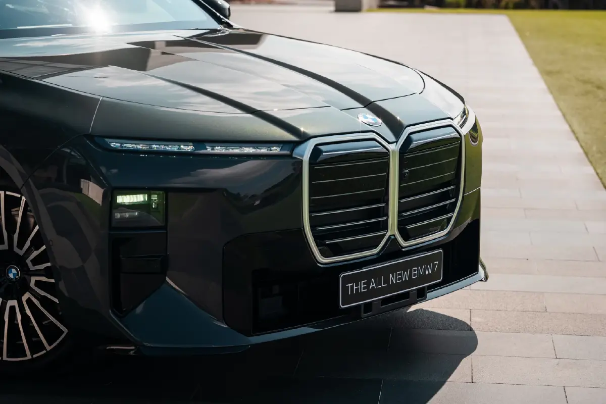 BMW เปิด i7 ใหม่ 6.999 ล้าน แบตอึดวิ่งไกลสุด 727 กม.ต่อชาร์จ