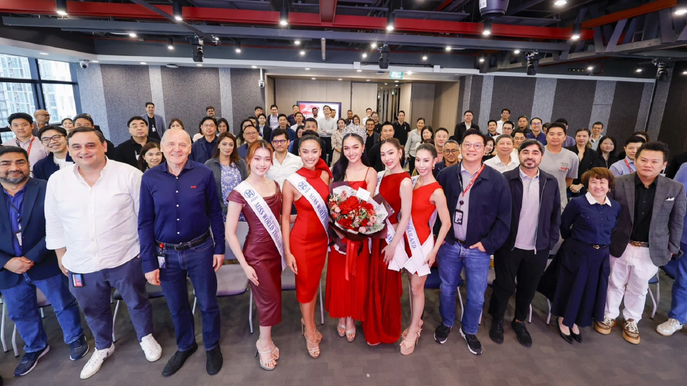 งดงามทรงพลัง....Miss World Thailand 2026 และรองทั้ง 4 เข้าพบคณะผู้บริหารทรู เพื่อขอบคุณทุกกำลังใจ และการสนับสนุนอันทรงคุณค่า เชื่อมต่อศักยภาพผู้หญิงไทยสู่ระดับสากล