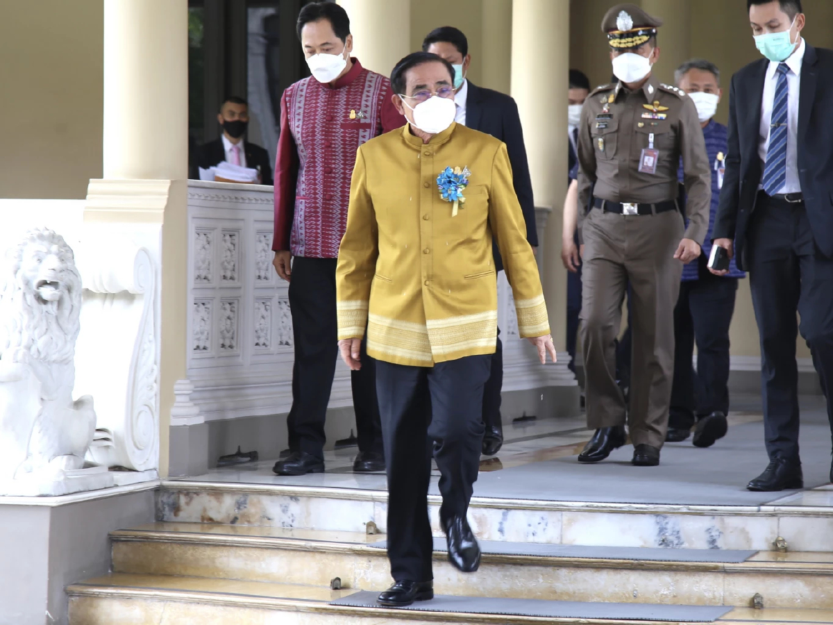 ประยุทธ์ ปัดตอบสื่อปลดล็อกต่างชาติถือครองที่ดินในไทย ประยุทธ์ ปัดตอบสื่อปลดล็อกต่างชาติถือครองที่ดินในไทย
