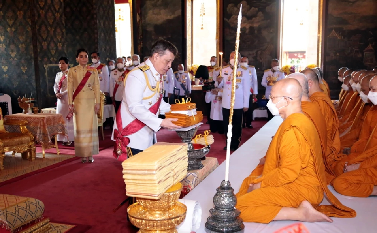 "ในหลวง-พระราชินี" เสด็จพระราชดำเนิน ถวายผ้าพระกฐิน วัดบวรนิเวศวิหาร "ในหลวง-พระราชินี" เสด็จพระราชดำเนิน ถวายผ้าพระกฐิน วัดบวรนิเวศวิหาร