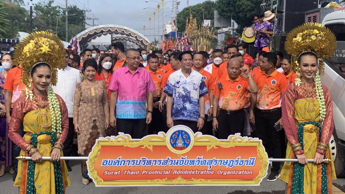 "พีระพันธุ์" เปิดงานประเพณีชักพระสุราษฎร์ฯ นักการเมืองท้องถิ่นแห่ต้อนรับ "พีระพันธุ์" เปิดงานประเพณีชักพระสุราษฎร์ฯ นักการเมืองท้องถิ่นแห่ต้อนรับ
